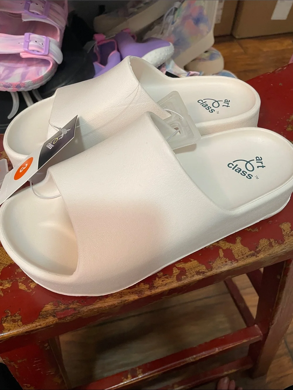art class White Slide Sandals for Kids Size 3